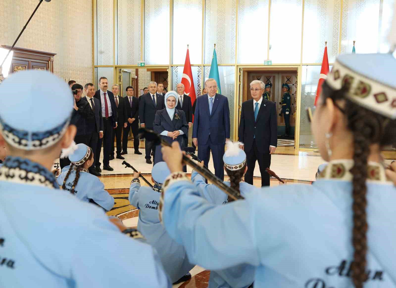 cumhurbaskani erdogana kazakistanda dombra surprizi 3 11ltpNB5