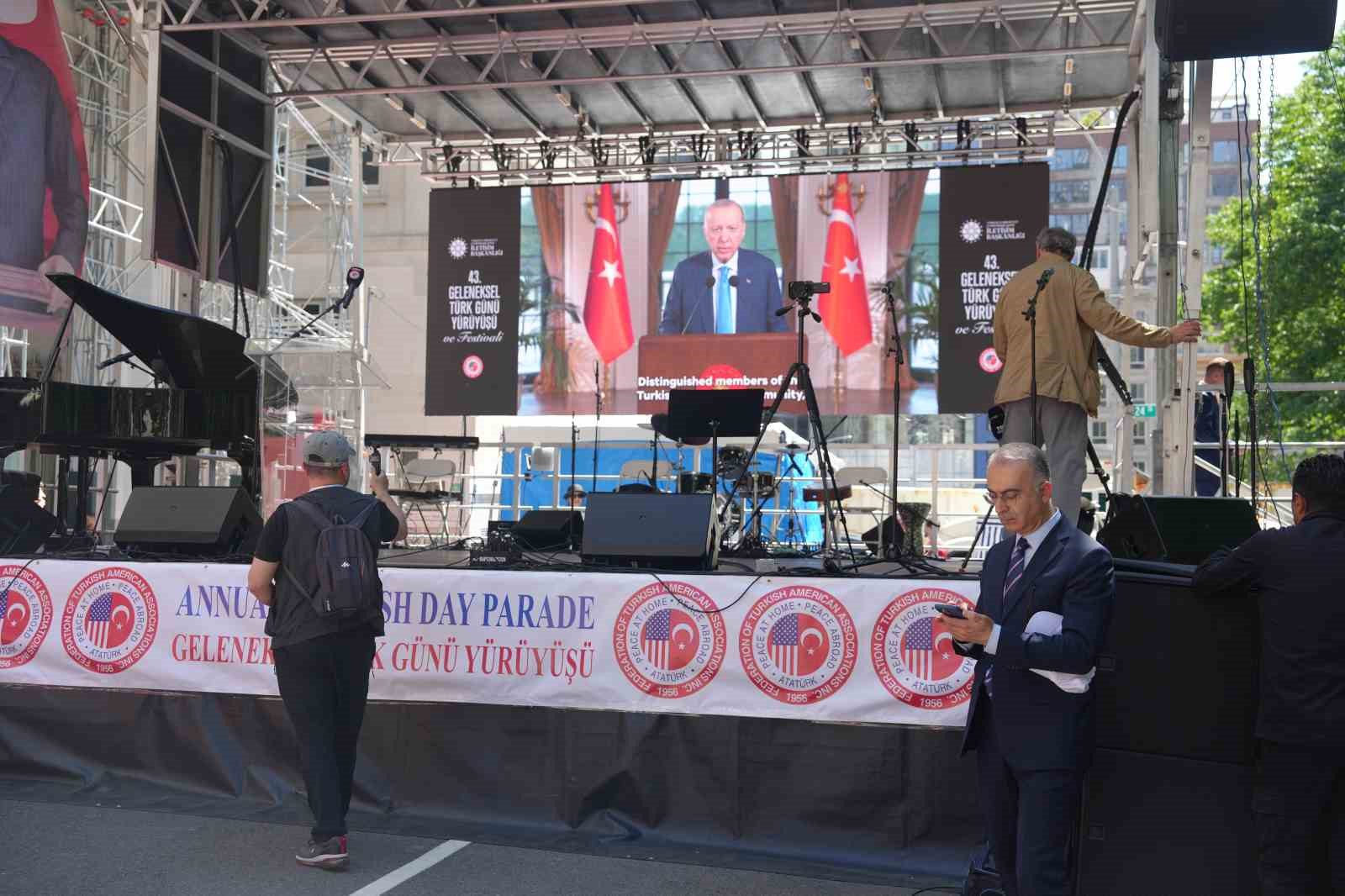 Cumhurbaşkanı Erdoğan’dan ABD’deki Türk toplumuna: "Mesafelerin ayıramayacağı kadar güçlü bir bağa sahibiz" 26 cumhurbaskani erdogandan abddeki turk toplumuna mesafelerin ayiramayacagi kadar guclu bir baga sahibiz 22
