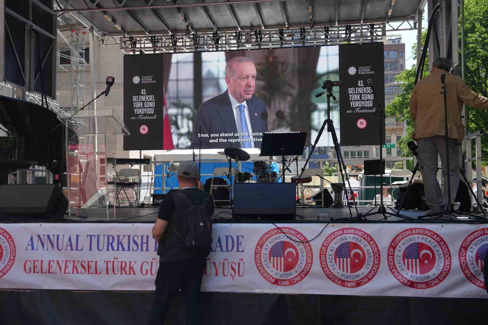 Cumhurbaşkanı Erdoğan’dan ABD’deki Türk toplumuna: "Mesafelerin ayıramayacağı kadar güçlü bir bağa sahibiz" 27 cumhurbaskani erdogandan abddeki turk toplumuna mesafelerin ayiramayacagi kadar guclu bir baga sahibiz 23 MvjwNEH9