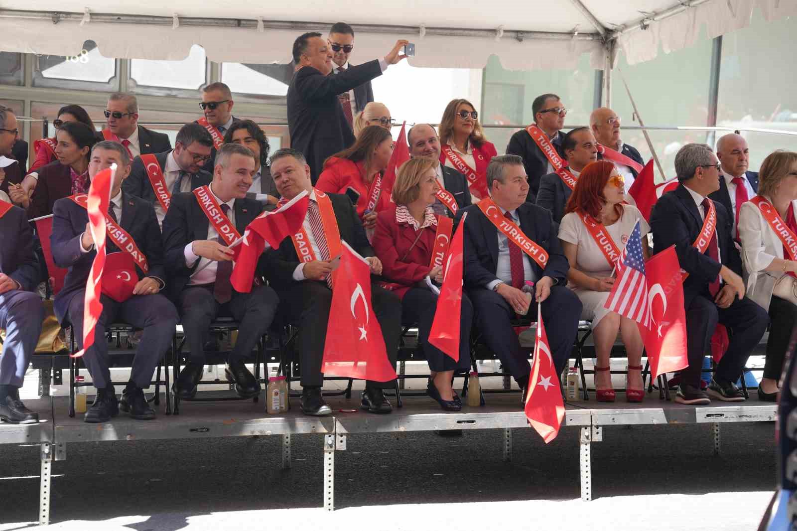 Cumhurbaşkanı Erdoğan’dan ABD’deki Türk toplumuna: "Mesafelerin ayıramayacağı kadar güçlü bir bağa sahibiz" 13 cumhurbaskani erdogandan abddeki turk toplumuna mesafelerin ayiramayacagi kadar guclu bir baga sahibiz 9 7WqHc4Jm