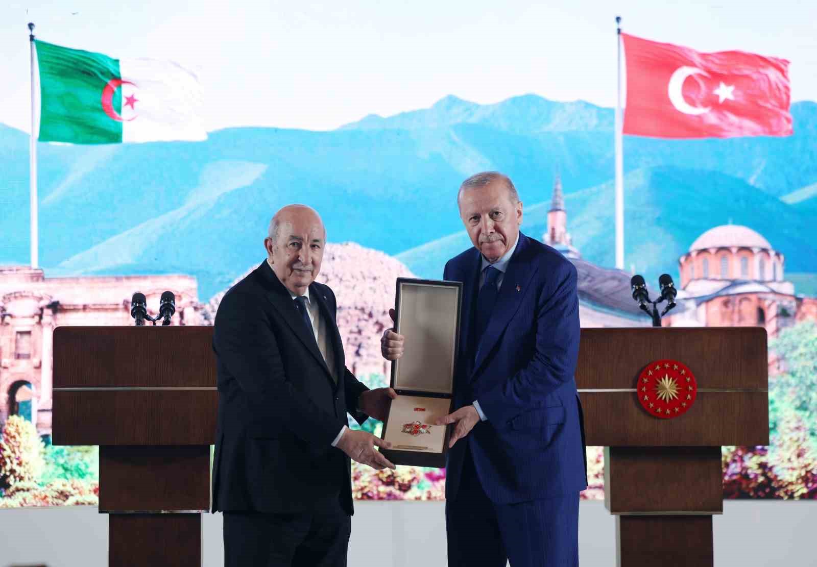 cumhurbaskani erdogandan cezayir cumhurbaskani tebbuna devlet nisani 1 yfhalbhb