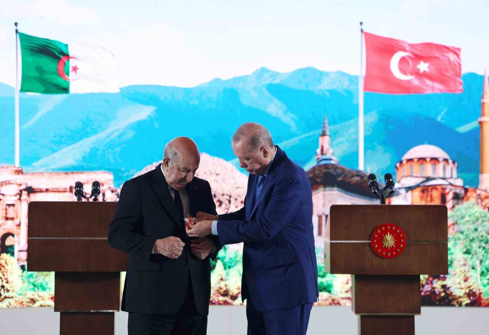 cumhurbaskani erdogandan cezayir cumhurbaskani tebbuna devlet nisani 2 seRbn2ri