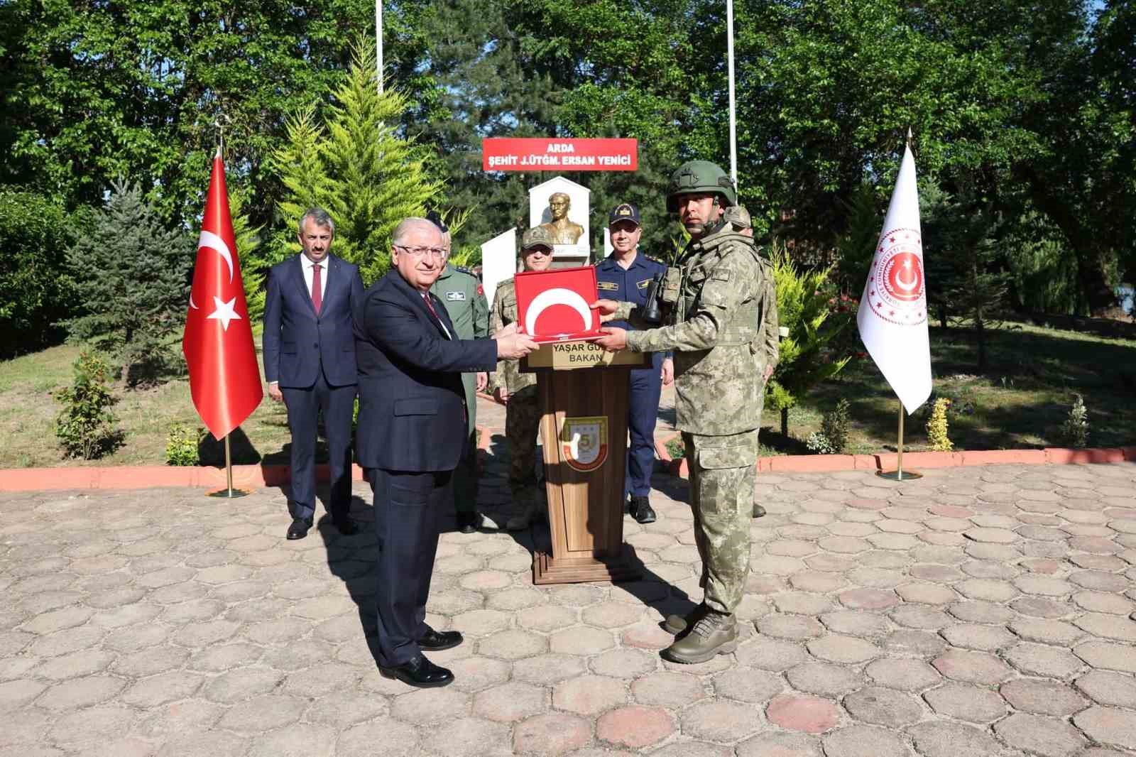 cumhurbaskani erdogandan edirne sinir hattindaki mehmetcige bayram mesaji 3 vc18Rgsm