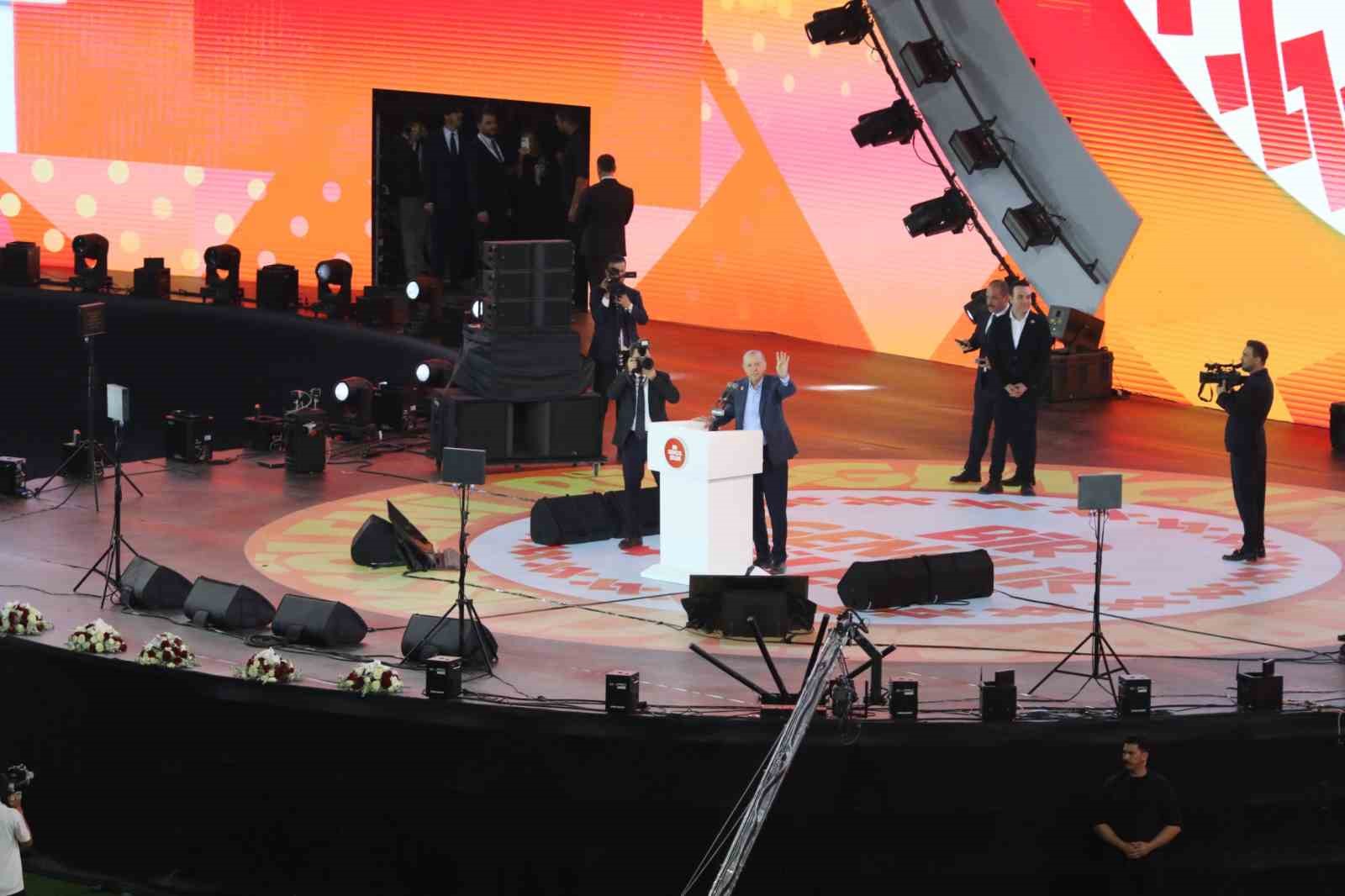 Cumhurbaşkanı Erdoğan’dan gençlere: "Kifayetsizlere asla prim vermeyin" 4 cumhurbaskani erdogandan genclere kifayetsizlere asla prim vermeyin 0 S7BXr8Au