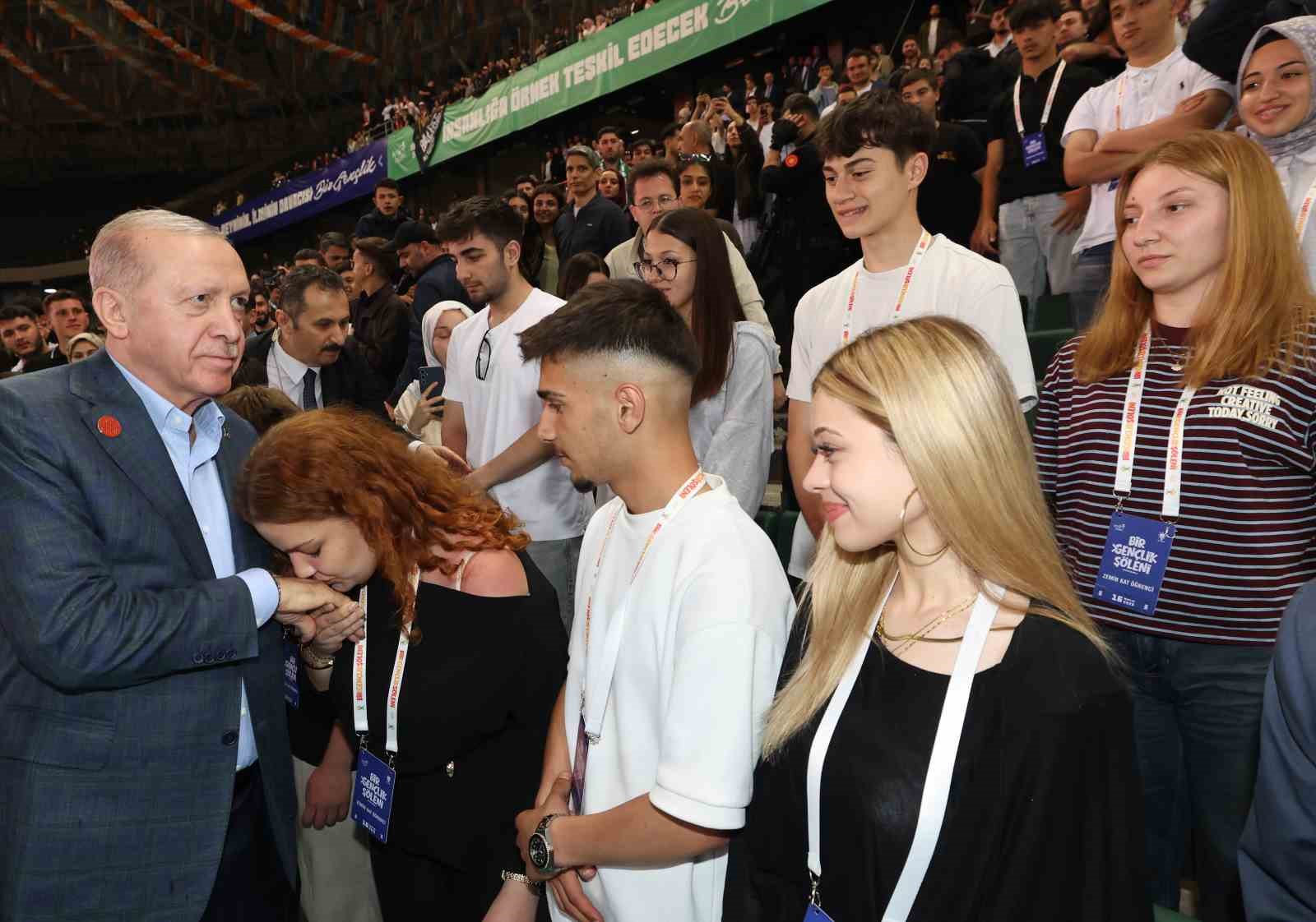 Cumhurbaşkanı Erdoğan’dan gençlere: "Kifayetsizlere asla prim vermeyin" 32 cumhurbaskani erdogandan genclere kifayetsizlere asla prim vermeyin 28 WcQEziWe