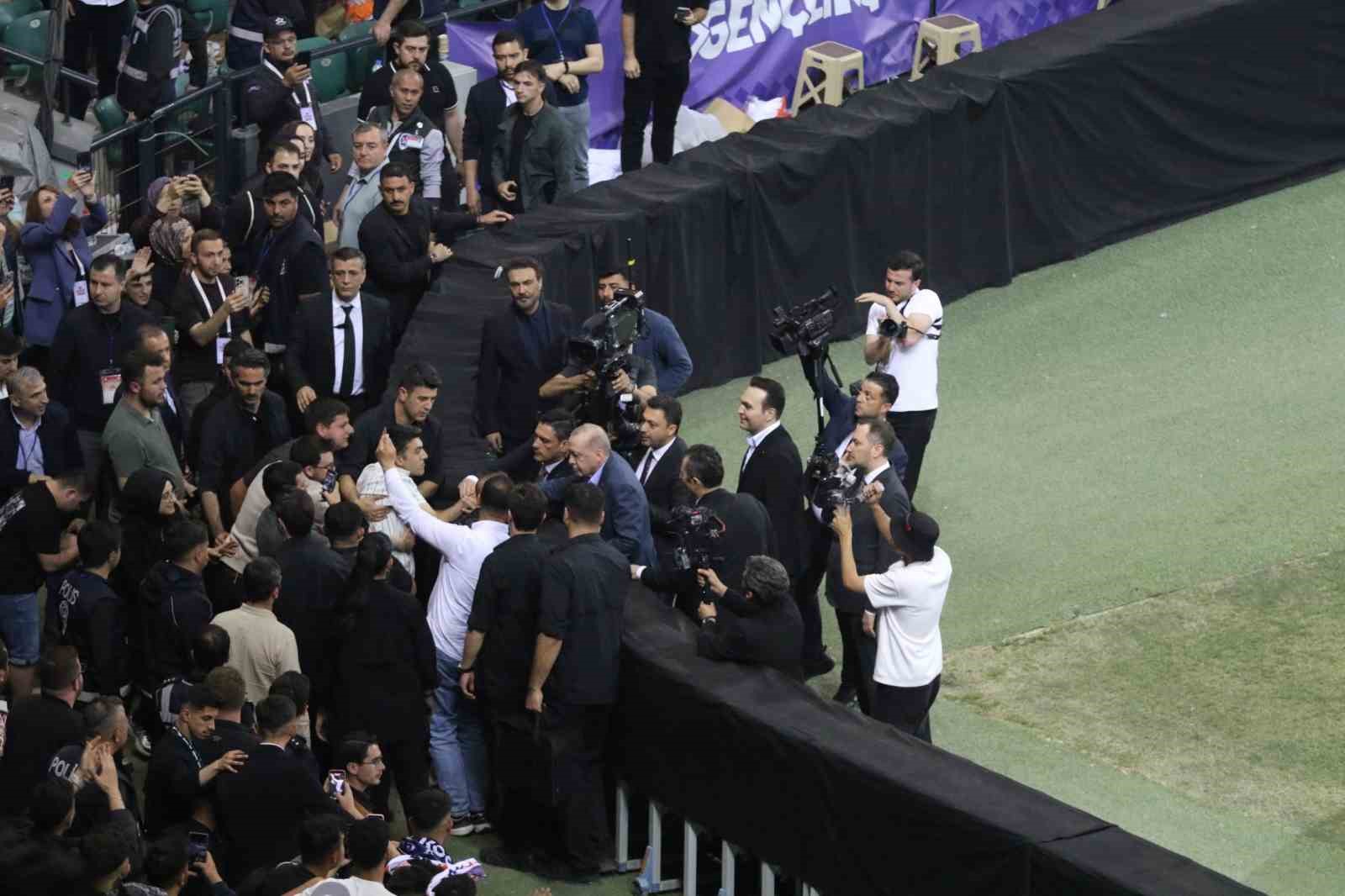Cumhurbaşkanı Erdoğan’dan gençlere: "Kifayetsizlere asla prim vermeyin" 7 cumhurbaskani erdogandan genclere kifayetsizlere asla prim vermeyin 3
