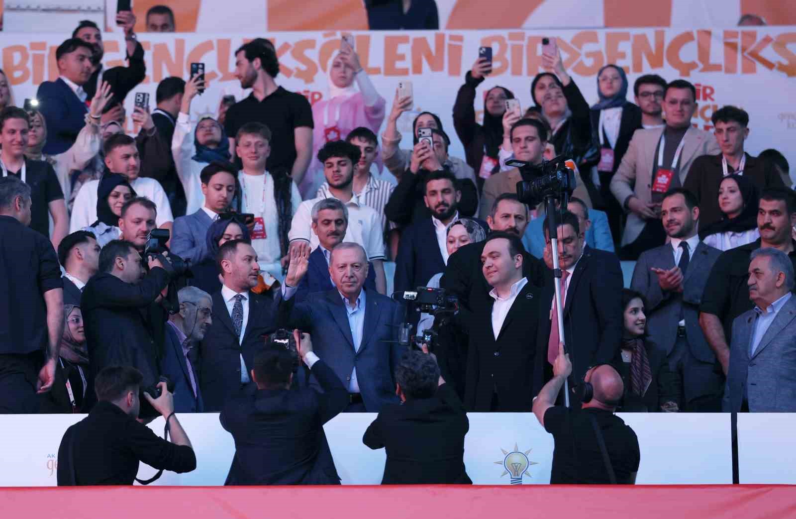 Cumhurbaşkanı Erdoğan’dan gençlere: "Kifayetsizlere asla prim vermeyin" 60 cumhurbaskani erdogandan genclere kifayetsizlere asla prim vermeyin 56 cv3Oww85