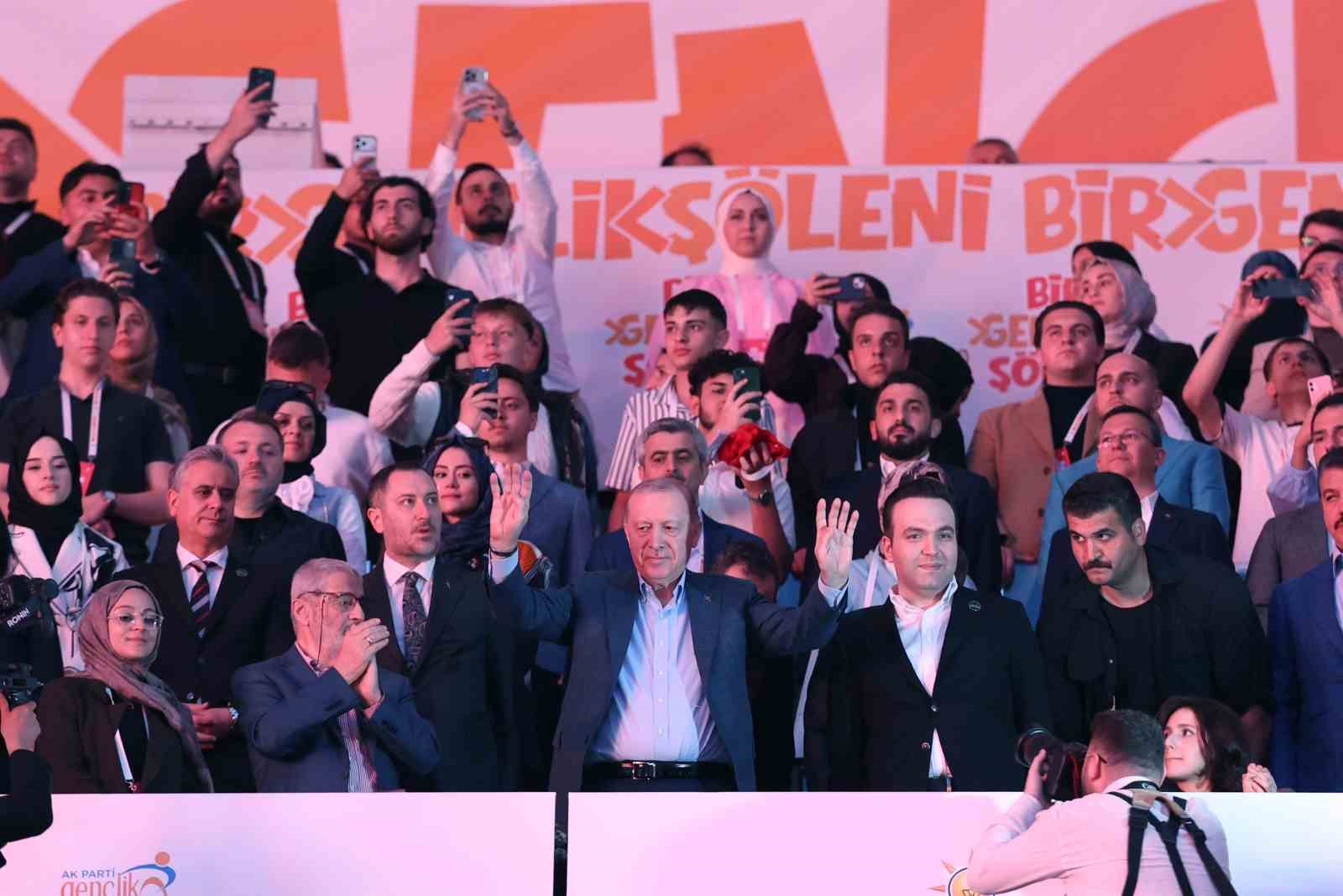 Cumhurbaşkanı Erdoğan’dan gençlere: "Kifayetsizlere asla prim vermeyin" 61 cumhurbaskani erdogandan genclere kifayetsizlere asla prim vermeyin 57 F3ZaE7NI