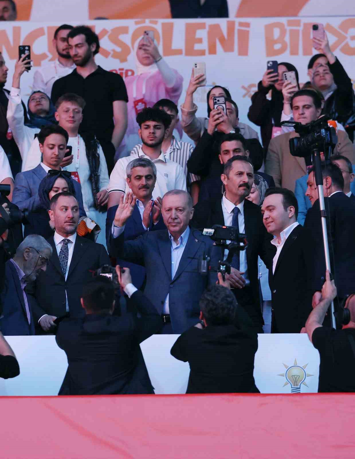Cumhurbaşkanı Erdoğan’dan gençlere: "Kifayetsizlere asla prim vermeyin" 63 cumhurbaskani erdogandan genclere kifayetsizlere asla prim vermeyin 59