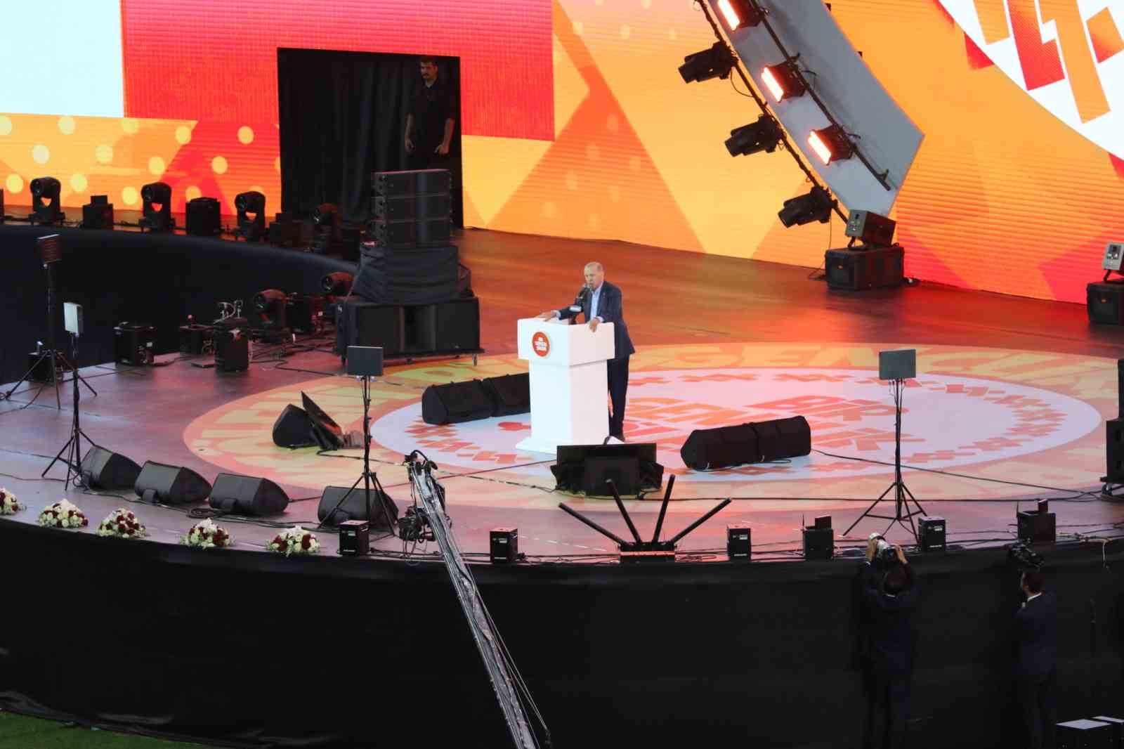 Cumhurbaşkanı Erdoğan’dan gençlere: "Kifayetsizlere asla prim vermeyin" 10 cumhurbaskani erdogandan genclere kifayetsizlere asla prim vermeyin 6 AaUvYrJg
