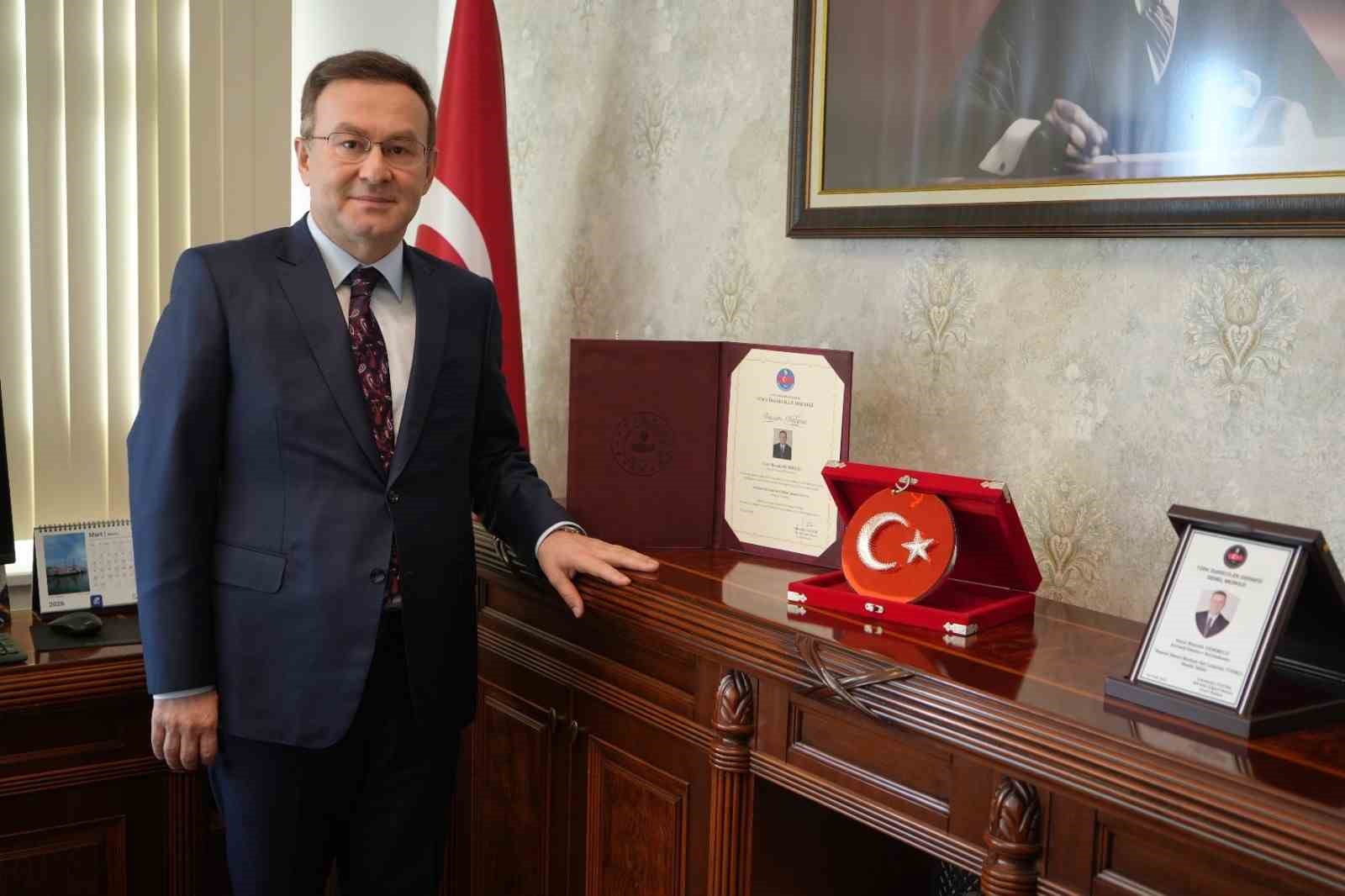 Cumhurbaşkanı Erdoğan’dan ödül alan Kaymakam Demirelli: "İdareci mazeret üretmez, imkansızlıklar içinde başarır" 6 cumhurbaskani erdogandan odul alan kaymakam demirelli idareci mazeret uretmez imkansizliklar icinde basarir 2