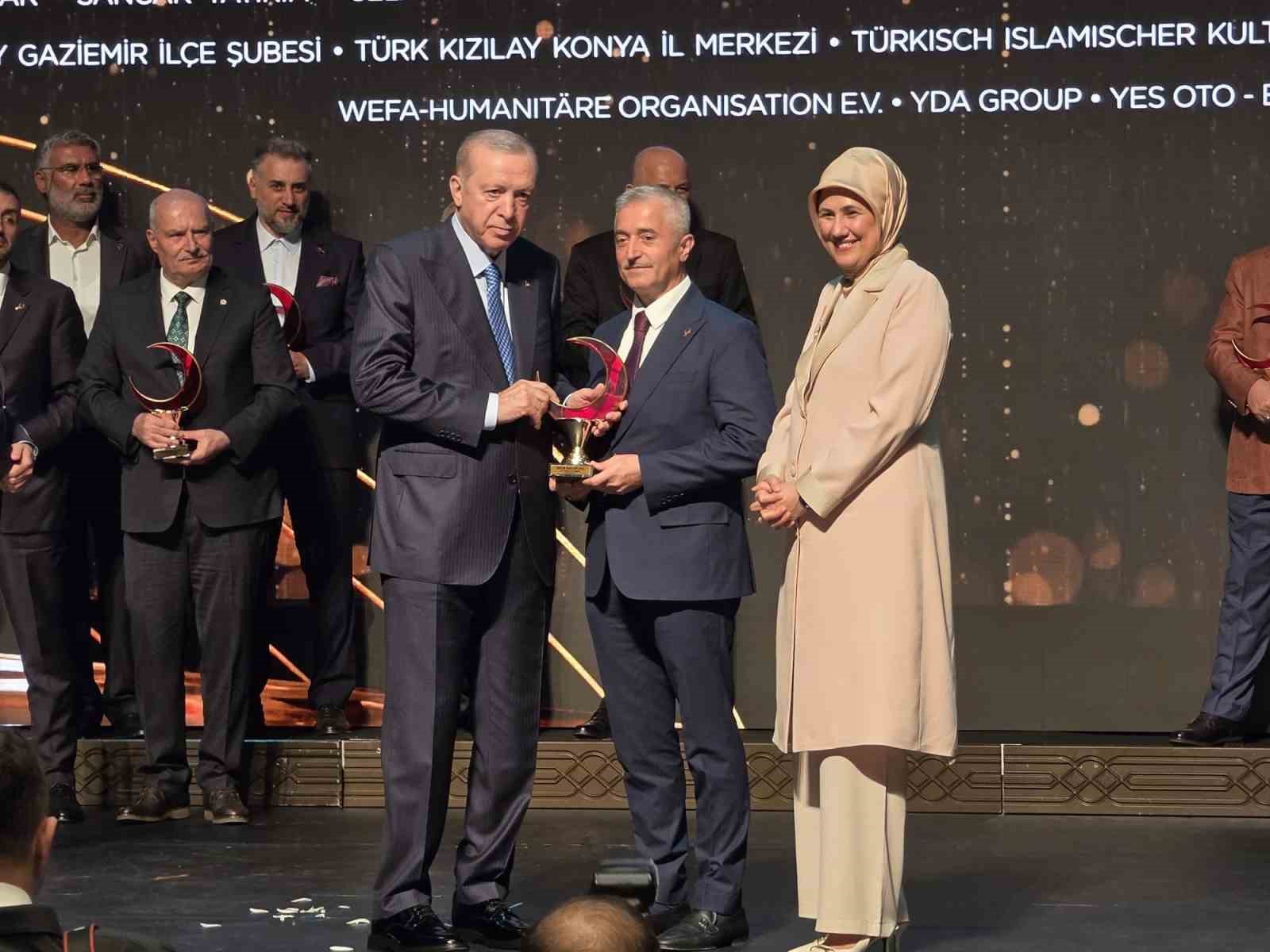 Cumhurbaşkanı Erdoğan’dan Tahmazoğu’na birincilik ödülü 4 cumhurbaskani erdogandan tahmazoguna birincilik odulu 0 CcvViLbR