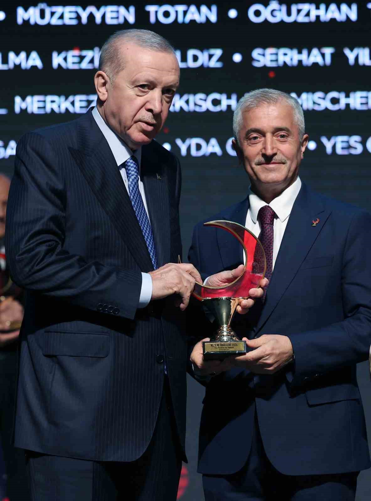 Cumhurbaşkanı Erdoğan’dan Tahmazoğu’na birincilik ödülü 5 cumhurbaskani erdogandan tahmazoguna birincilik odulu 1 EaFjHZBd