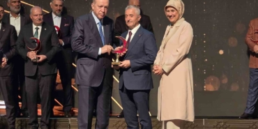 cumhurbaskani-erdogandan-tahmazoguna-birincilik-odulu-sgLru1sK.jpg