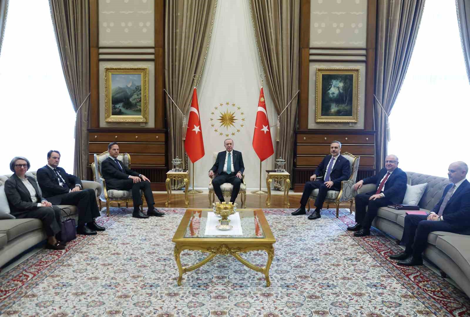 Cumhurbaşkanı Recep Tayyip Erdoğan, Cumhurbaşkanlığı Külliyesi’nde NATO Genel Sekreteri Mark Rutte ile bir araya geldi. 5 cumhurbaskani recep tayyip erdogan cumhurbaskanligi kulliyesinde nato genel sekreteri mark rutte ile bir araya q9sEAzVJ