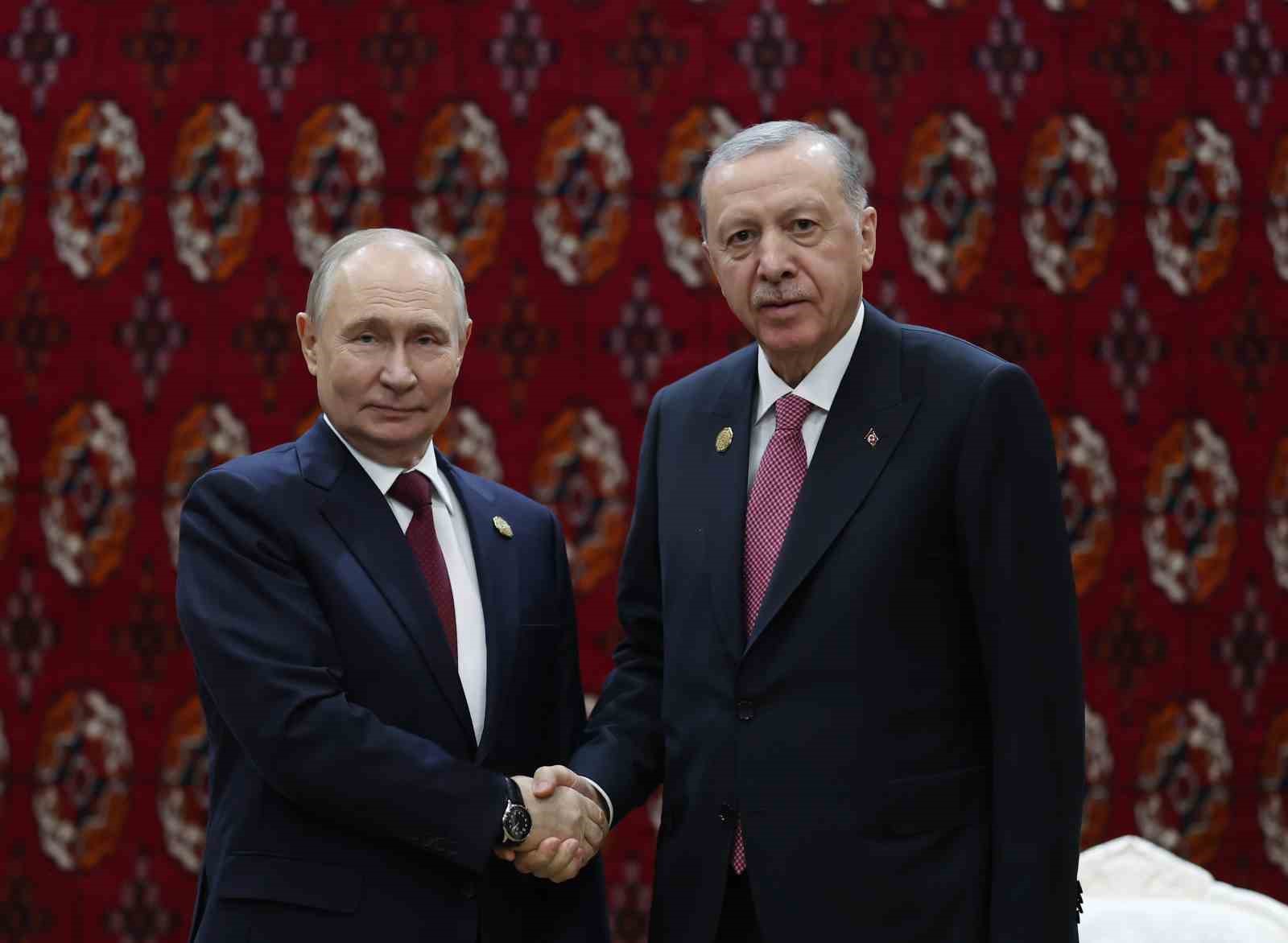 Cumhurbaşkanı Recep Tayyip Erdoğan ile Rusya Devlet Başkanı Vladimir Putin’in Aşkabat’taki görüşmesi başladı. 4 cumhurbaskani recep tayyip erdogan ile rusya devlet baskani vladimir putinin askabattaki gorusmesi basladi 0 ehJWAm8i
