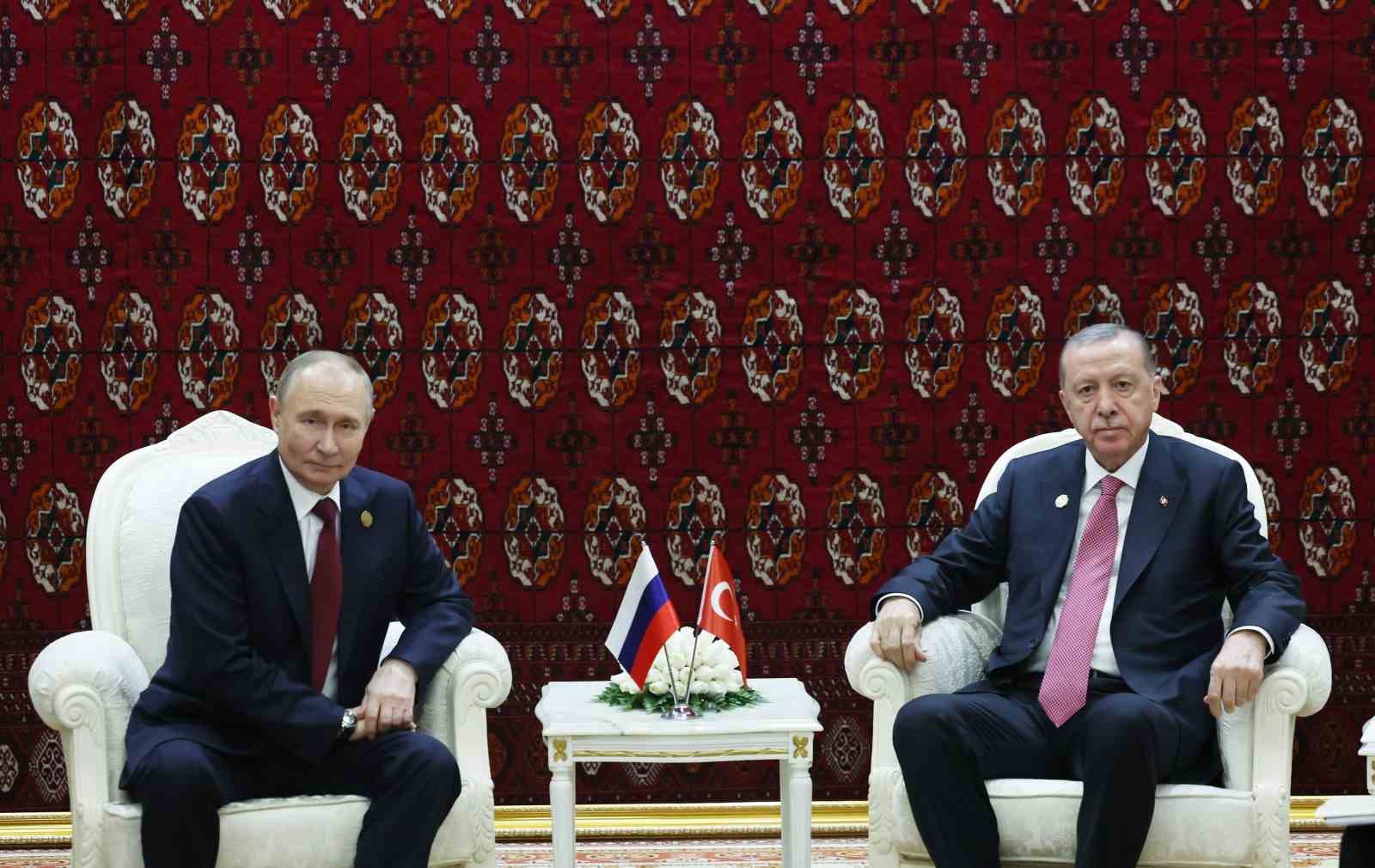 Cumhurbaşkanı Recep Tayyip Erdoğan ile Rusya Devlet Başkanı Vladimir Putin’in Aşkabat’taki görüşmesi başladı. 6 cumhurbaskani recep tayyip erdogan ile rusya devlet baskani vladimir putinin askabattaki gorusmesi basladi 2 3GkuyQ9W