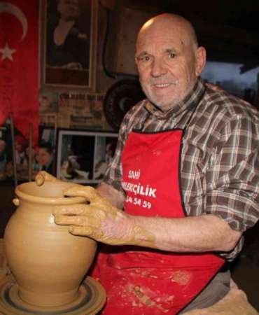 cumhurbaskani-recep-tayyip-erdogan-tarafindan-yasayan-insan-hazineleri-odulu-verilen-salim-yasar-vefat-etti-XcNyJGla.jpg
