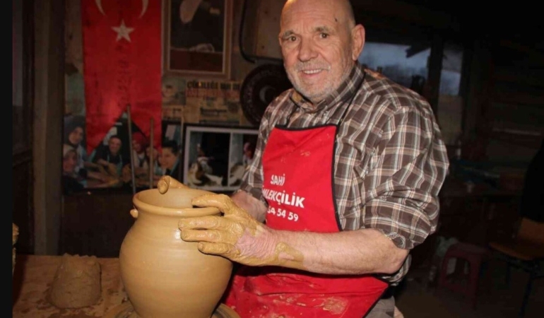 cumhurbaskani-recep-tayyip-erdogan-tarafindan-yasayan-insan-hazineleri-odulu-verilen-salim-yasar-vefat-etti-XcNyJGla.jpg