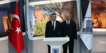cumhurbaskani-yardimcisi-cevdet-yilmaz-canakkale-valiligini-ziyaret-etti-1P84Rt7k.jpg