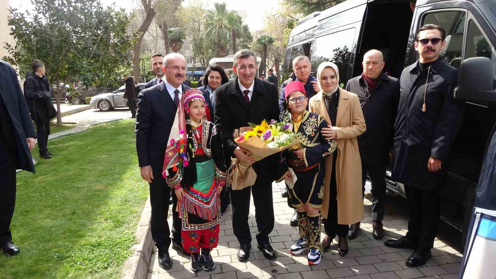 cumhurbaskani yardimcisi cevdet yilmaz canakkale valiligini ziyaret etti 4