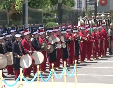 cumhurbaskani-yardimcisi-cevdet-yilmaz15-temmuz-demokrasi-ve-milli-birlik-anitinda-duzenlenen-torene-katildi-wNBiiGWh.jpg
