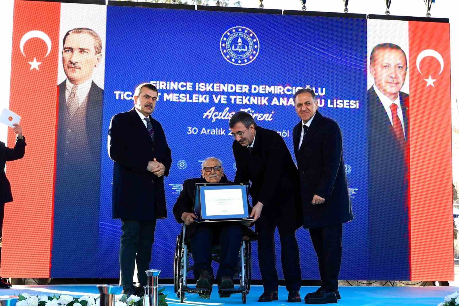 cumhurbaskani yardimcisi yilmaz 2025 yili sonunda turizm gelirimizin 64 milyar dolara ulasmasi beklenmektedir 2 ZDIvm8TA