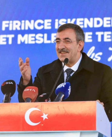 cumhurbaskani-yardimcisi-yilmaz-2025-yili-sonunda-turizm-gelirimizin-64-milyar-dolara-ulasmasi-beklenmektedir-qnM5bgej.jpg