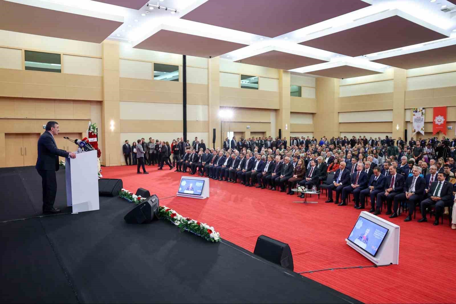Cumhurbaşkanı Yardımcısı Yılmaz: "2026 bütçesinde gıda, tarım ve hayvancılık sektörüne 824 milyar lira ödenek ayrıldı" 6 cumhurbaskani yardimcisi yilmaz 2026 butcesinde gida tarim ve hayvancilik sektorune 824 milyar lira odenek X5T22zbS
