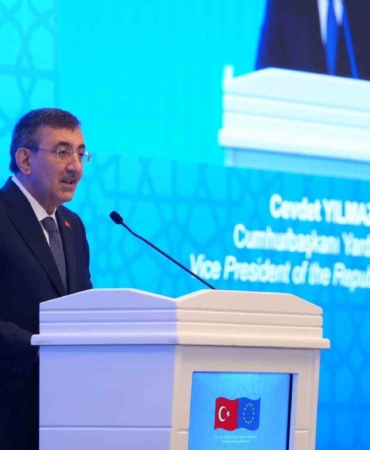 cumhurbaskani-yardimcisi-yilmaz-ab-turkiye-iliskilerinin-oneminin-cok-daha-yukseldigi-gunlerden-geciyoruz-Hsq6mzkD.jpg