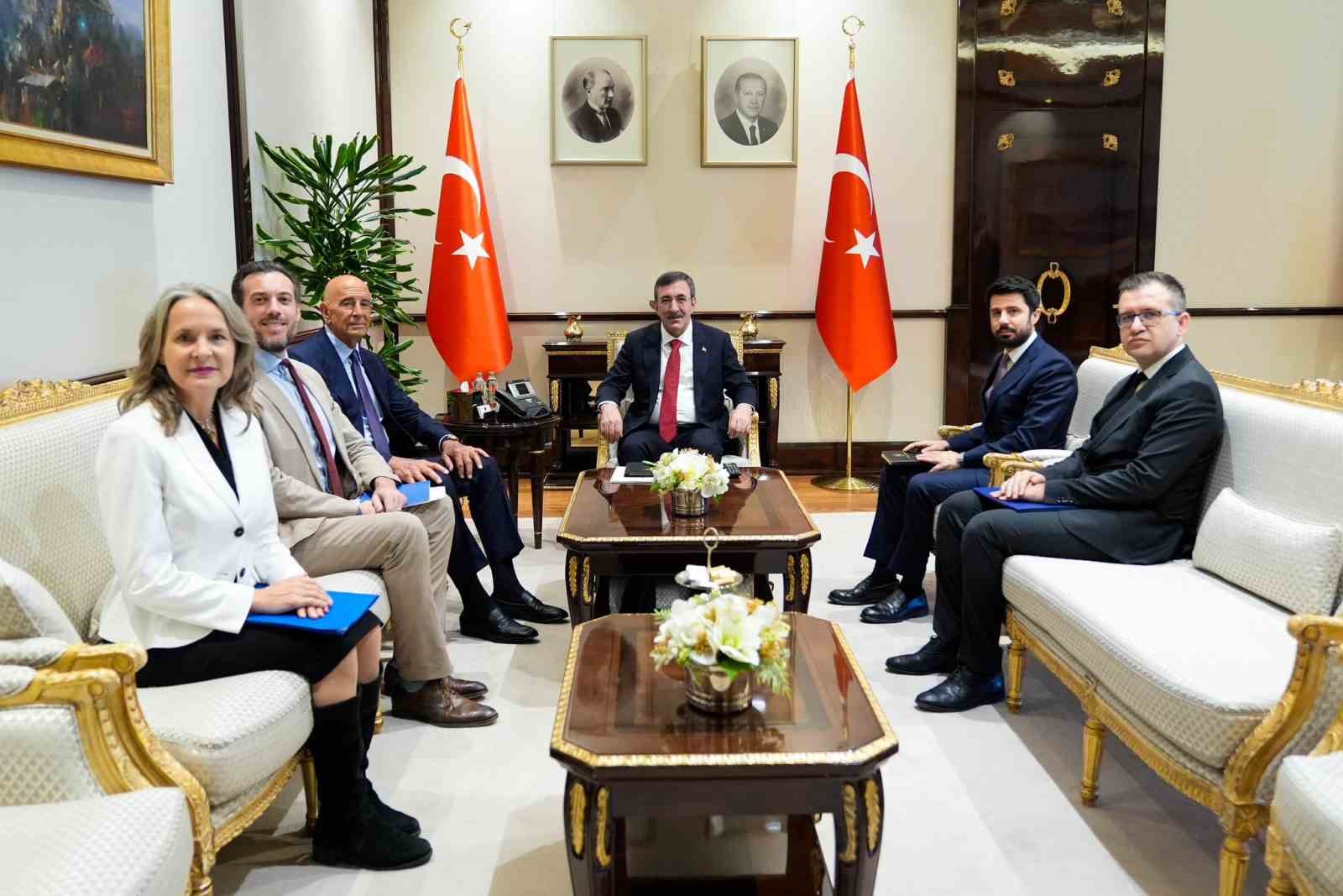 cumhurbaskani yardimcisi yilmaz abd turkiye buyukelcisi barrack ile ikili iliskilerimizin daha da guclendirilmesi ve 4IQH9ZQD