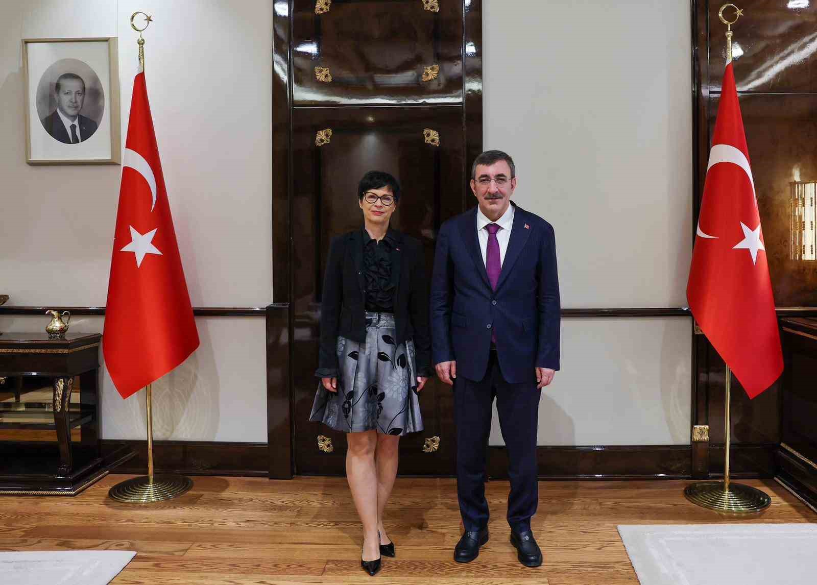 Cumhurbaşkanı Yardımcısı Yılmaz, Avrupa Komisyonu Genişlemeden Sorumlu Komiseri Kos ile görüştü 4 cumhurbaskani yardimcisi yilmaz avrupa komisyonu genislemeden sorumlu komiseri kos ile gorustu 0 zSar8Kje