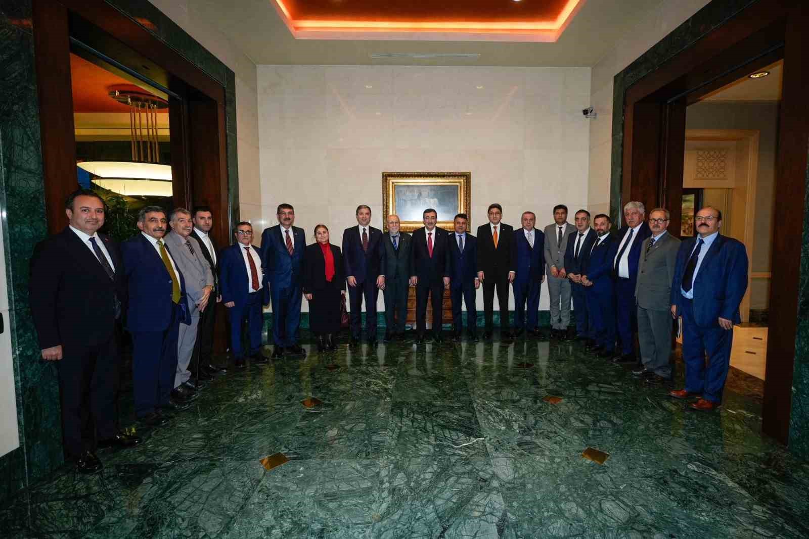 cumhurbaskani yardimcisi yilmaz avrupadan gelen ezidi toplumu temsilcilerini cumhurbaskanligi kulliyesinde misafir ettik 0 ILwiXc5m
