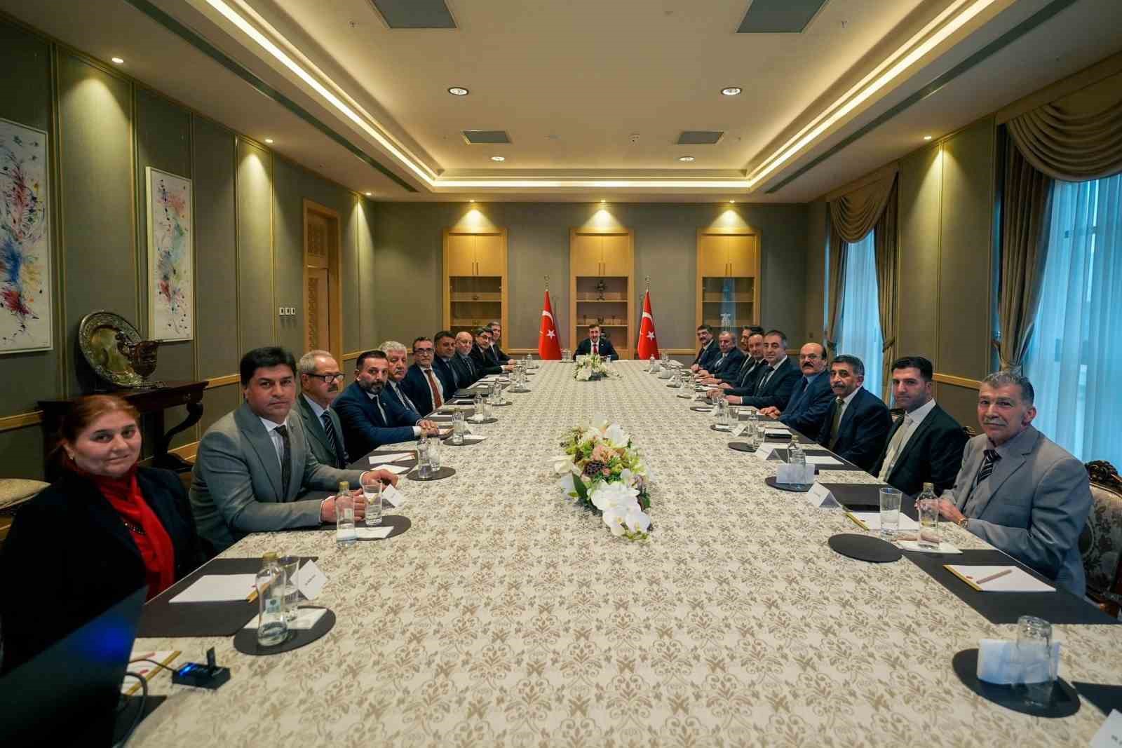 cumhurbaskani yardimcisi yilmaz avrupadan gelen ezidi toplumu temsilcilerini cumhurbaskanligi kulliyesinde misafir ettik 1