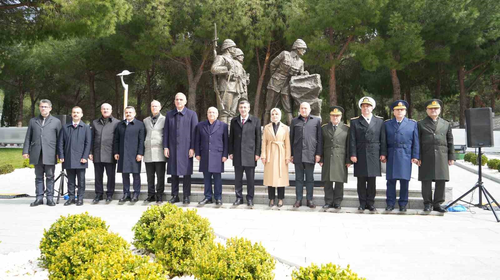 Cumhurbaşkanı Yardımcısı Yılmaz: "Azimle inşa ettiğimiz Türkiye Yüzyılı’nın da en sağlam dayanağı Çanakkale ruhudur" 14 cumhurbaskani yardimcisi yilmaz azimle insa ettigimiz turkiye yuzyilinin da en saglam dayanagi canakkale ruhudur Yb6Nnajs