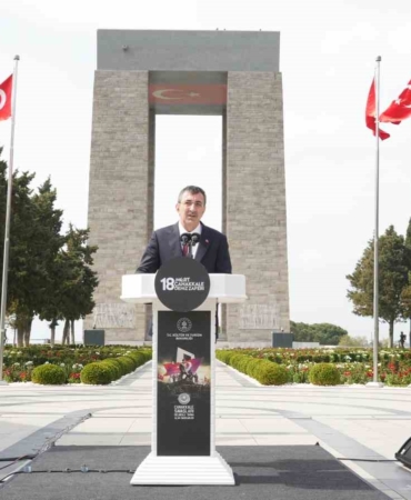 cumhurbaskani-yardimcisi-yilmaz-azimle-insa-ettigimiz-turkiye-yuzyilinin-da-en-saglam-dayanagi-canakkale-ruhudur-hhYwXIbj.jpg
