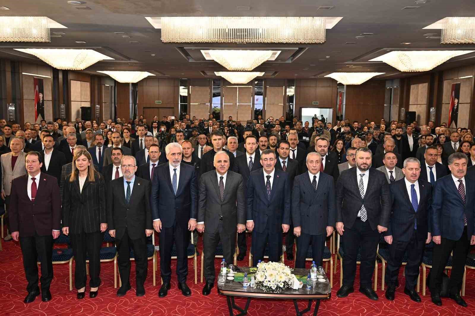 cumhurbaskani yardimcisi yilmaz cografyamizin da avantajlarini kullanarak lojistikte cesitlendirme alternatifleri gelistirme stratejisi izliyoruz 1 IBqXfiTf
