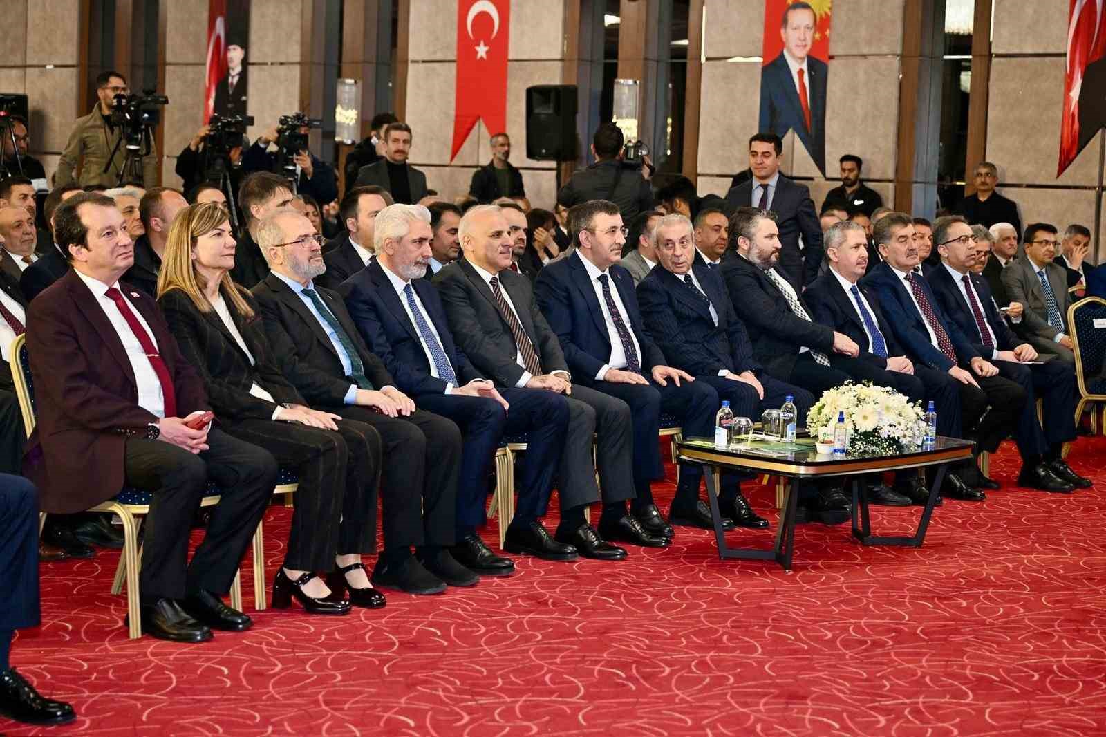cumhurbaskani yardimcisi yilmaz cografyamizin da avantajlarini kullanarak lojistikte cesitlendirme alternatifleri gelistirme stratejisi izliyoruz 2 CUDQmryH