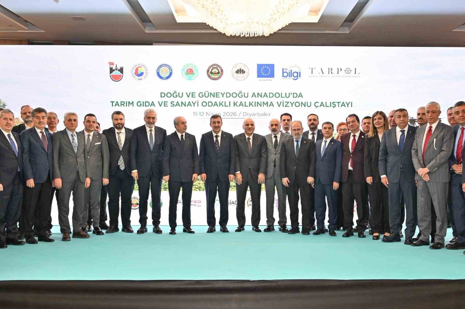 cumhurbaskani yardimcisi yilmaz cografyamizin da avantajlarini kullanarak lojistikte cesitlendirme alternatifleri gelistirme stratejisi izliyoruz 3 XuKsIN89