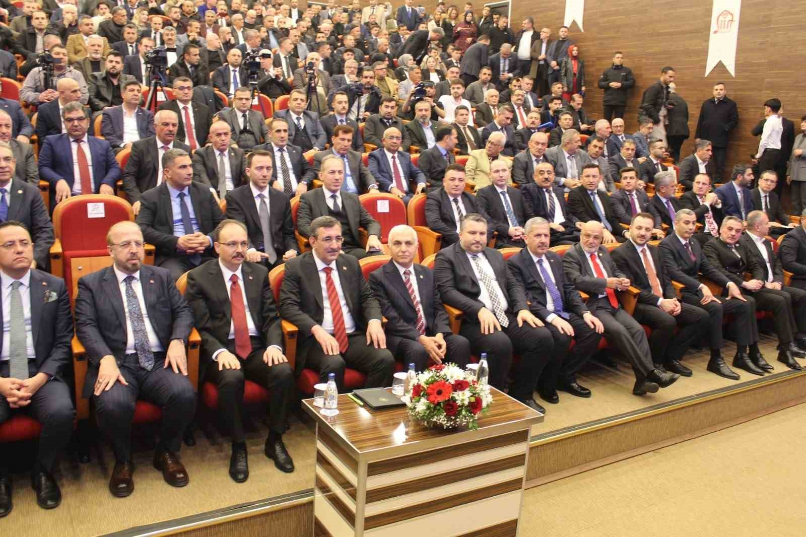cumhurbaskani yardimcisi yilmaz demokrasi diyorsak hepimizin siddeti teroru bir kenara koymamiz lazim 1 nzUdgTNr