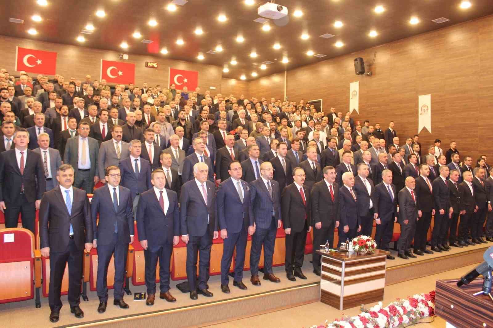 cumhurbaskani yardimcisi yilmaz demokrasi diyorsak hepimizin siddeti teroru bir kenara koymamiz lazim 2 CF5DeQ3I