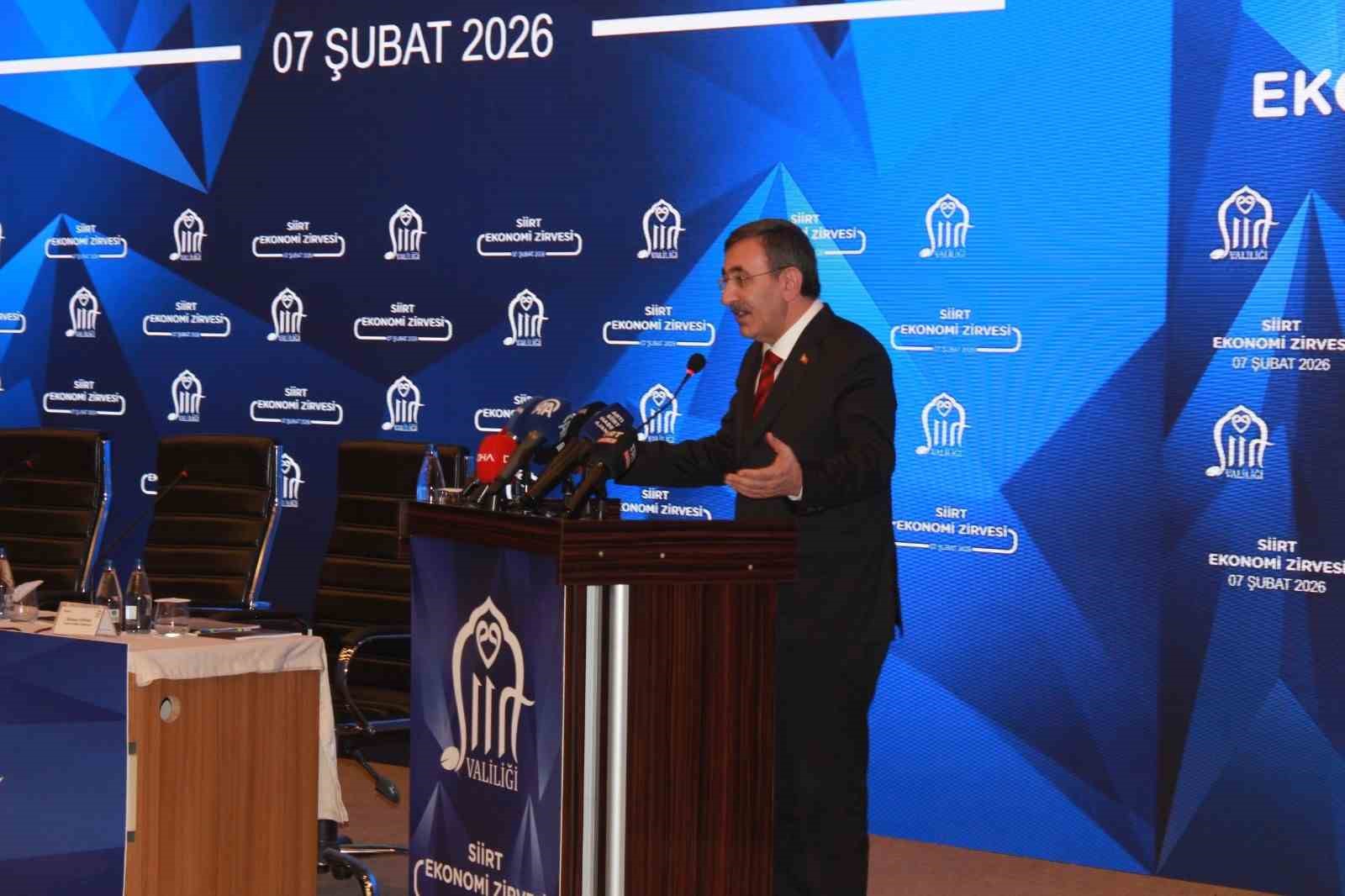 cumhurbaskani yardimcisi yilmaz demokrasi diyorsak hepimizin siddeti teroru bir kenara koymamiz lazim 3 fVINMWhM