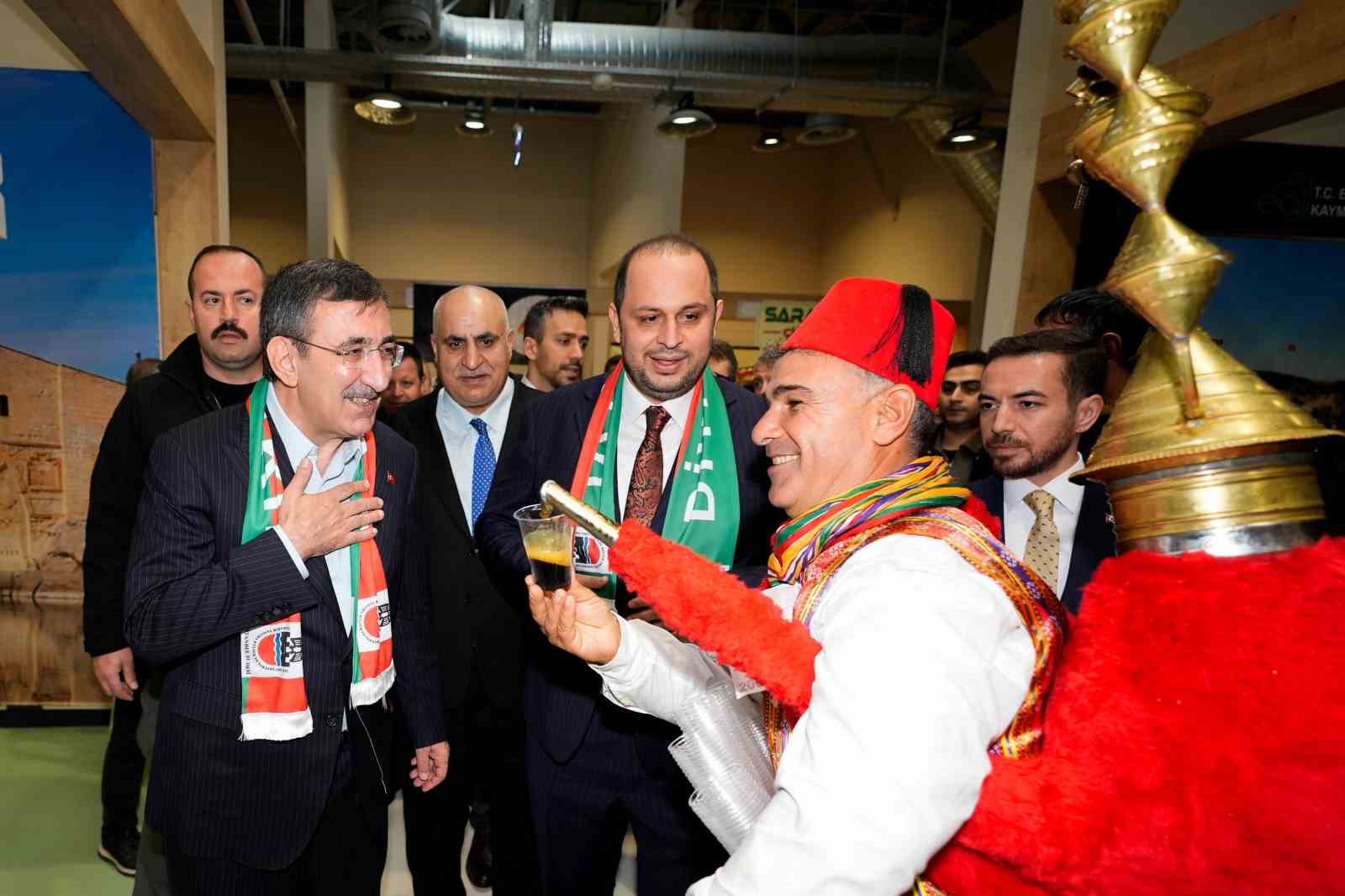 cumhurbaskani yardimcisi yilmaz diyarbakir bir medeniyetler sehri 0 g4NtD26j