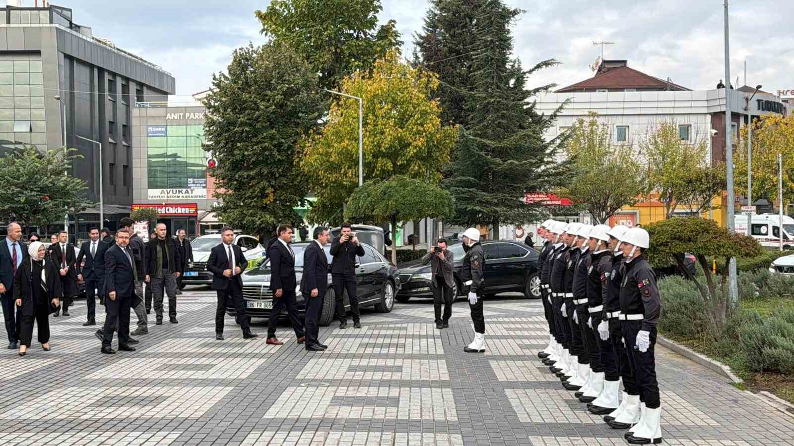 cumhurbaskani yardimcisi yilmaz duzcede 0 gDikBUQl