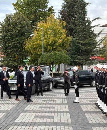 cumhurbaskani-yardimcisi-yilmaz-duzcede-lVjVQMAX.jpg