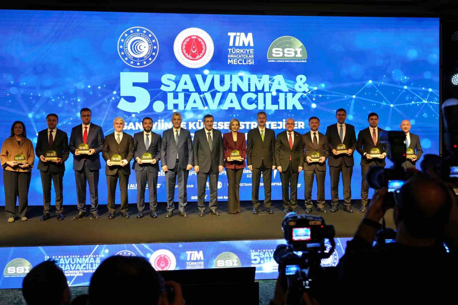 Cumhurbaşkanı Yardımcısı Yılmaz: "Geçmişte paramızı ödediğimiz halde alamadığımız ürünleri bugün dünyaya satıyoruz" 5 cumhurbaskani yardimcisi yilmaz gecmiste paramizi odedigimiz halde alamadigimiz urunleri bugun dunyaya satiyoruz 1 7kEZRLe8