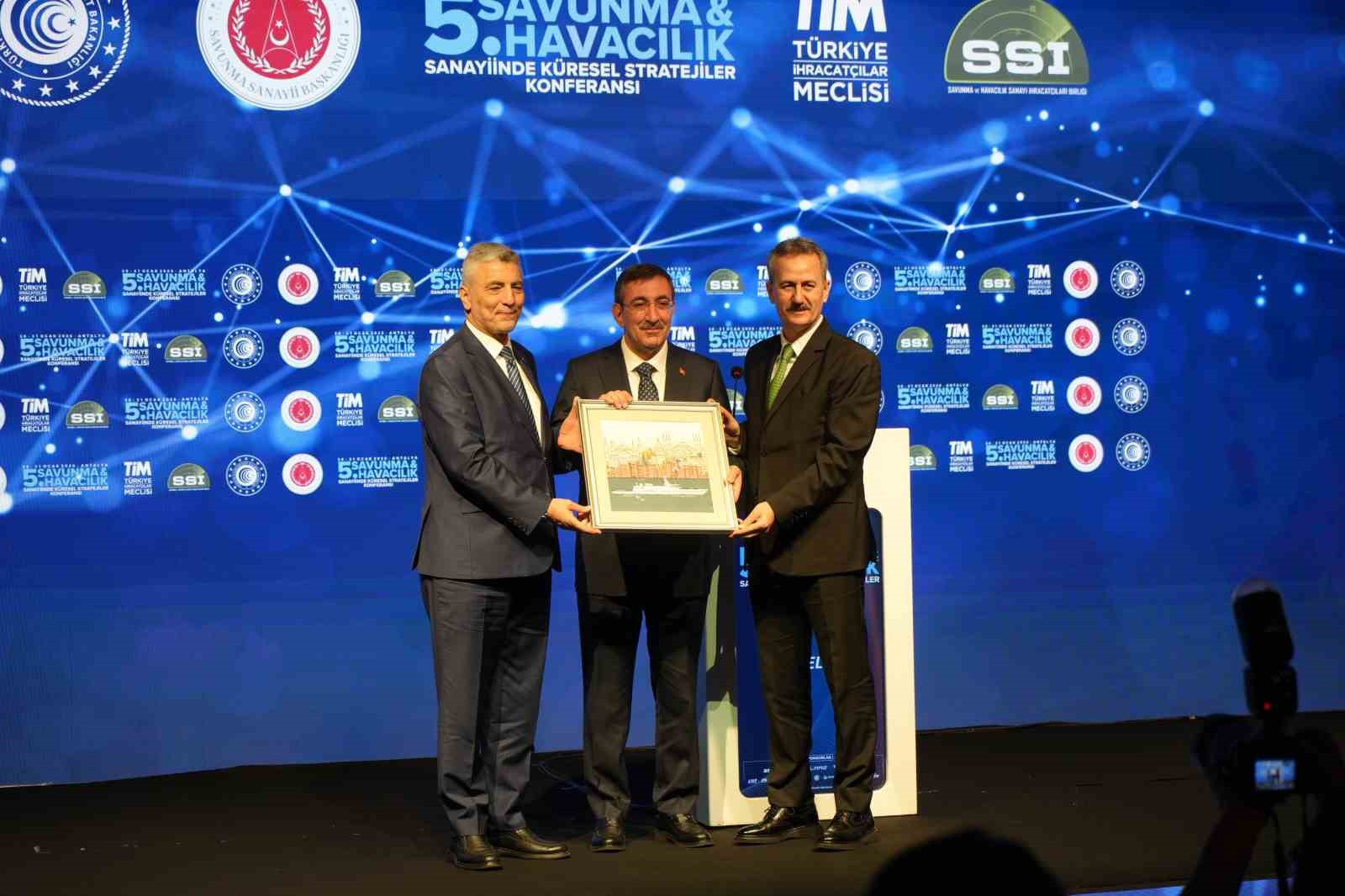 Cumhurbaşkanı Yardımcısı Yılmaz: "Geçmişte paramızı ödediğimiz halde alamadığımız ürünleri bugün dünyaya satıyoruz" 13 cumhurbaskani yardimcisi yilmaz gecmiste paramizi odedigimiz halde alamadigimiz urunleri bugun dunyaya satiyoruz 9 3VWSOgir
