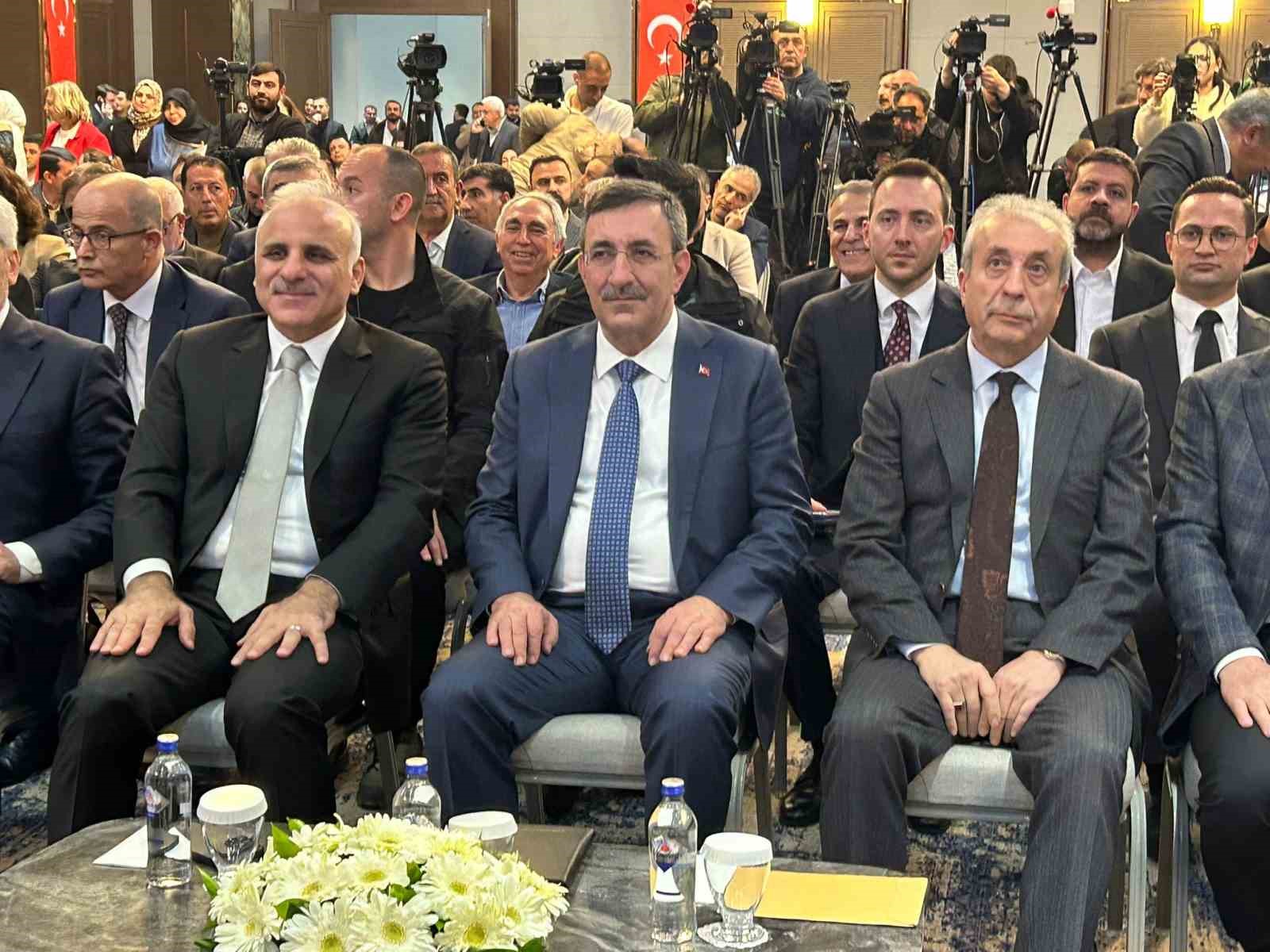 Cumhurbaşkanı Yardımcısı Yılmaz: ’’Herkesin diline, üslubuna, yaklaşımına çok dikkat etmesi gereken bir süreçten geçtiğimizi de ifade etmek istiyorum’’ 5 cumhurbaskani yardimcisi yilmaz herkesin diline uslubuna yaklasimina cok dikkat etmesi gereken bir surecten gectigimizi Tg7C2c11