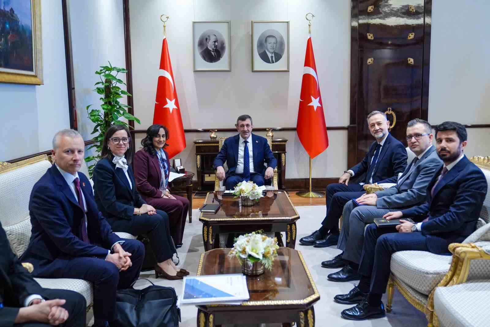 cumhurbaskani yardimcisi yilmaz kanada disisleri bakani anandi kabul etti 0 FVh3S7kj