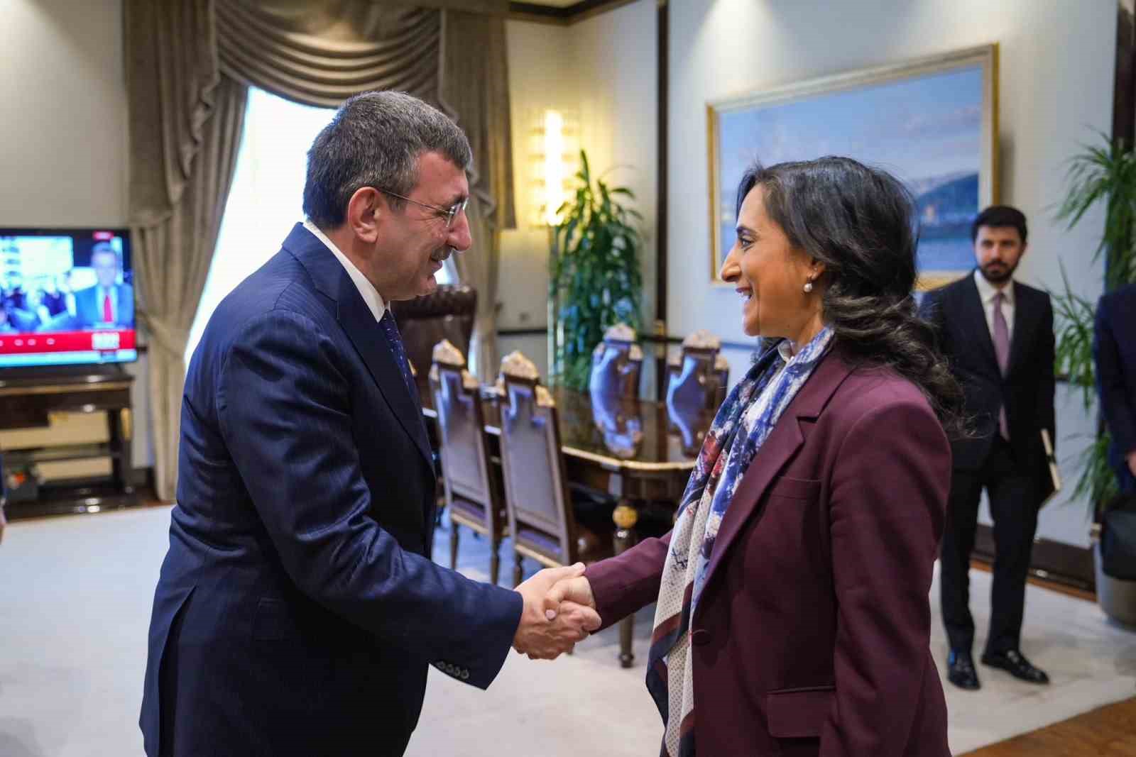 cumhurbaskani yardimcisi yilmaz kanada disisleri bakani anandi kabul etti 1 LY2eyWeE